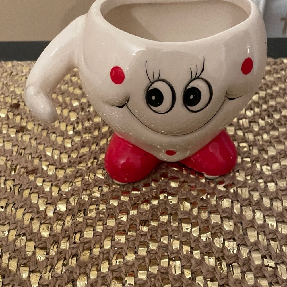 Charming Cream and Red Smiling Mug